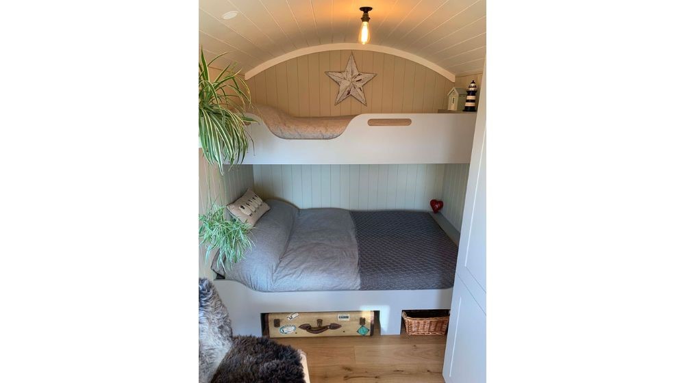 shepherds hut bunk bed double accommodation